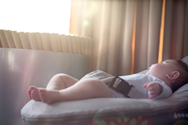 bébé dans doomoo nid