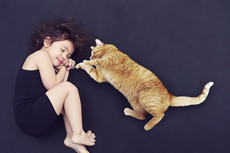 Chat avec enfant