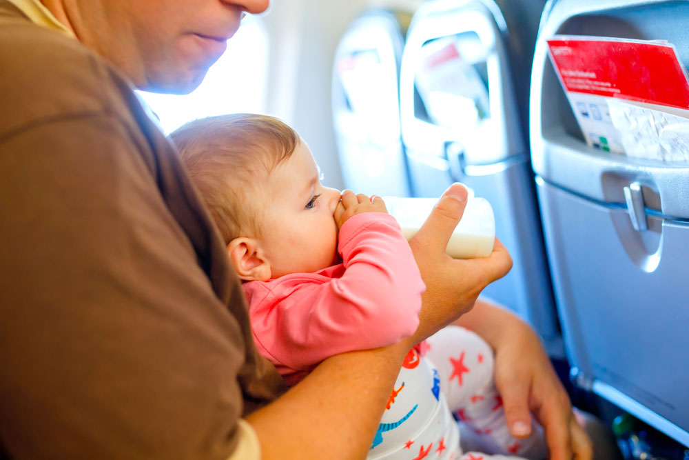 voyager en avion avec bebe