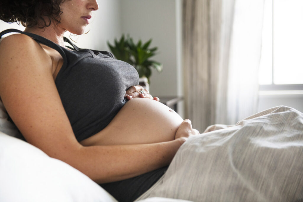 À quelle fréquence dois-je sentir mon bébé bouger tout au long de la grossesse ?